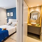 Spaces Seaside Flat- 4 Bedroom, 2 Bathroom, Terrace, Near シッチェス